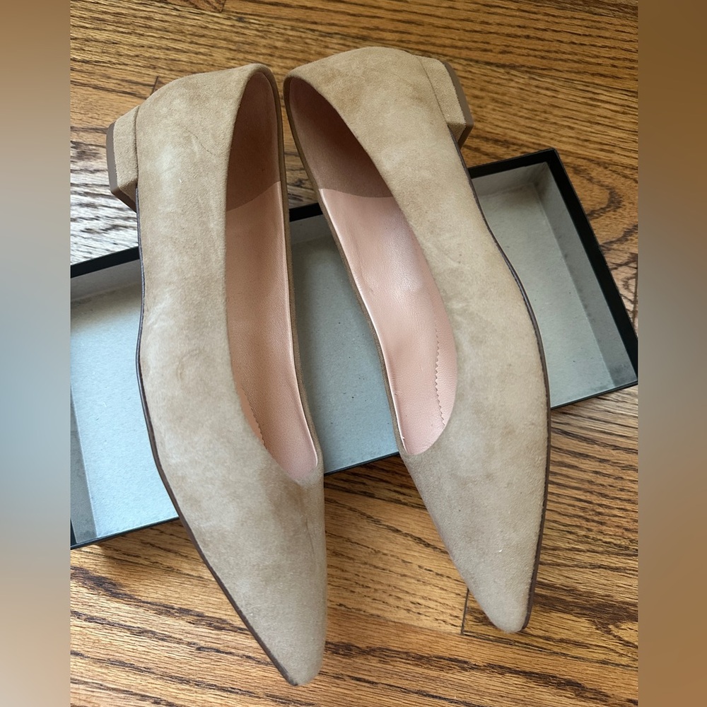 Pointed-toe flats in suede - Picture 6 of 13